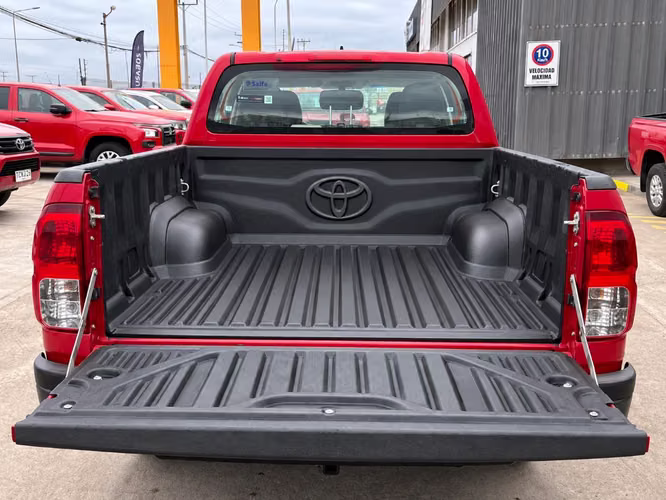 Toyota Hilux DC 4X4 2.4 D DX MT 2024 - Imagen 11