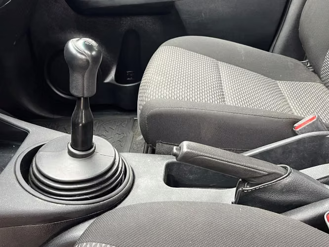 Toyota Hilux DC 4X4 2.4 D DX MT 2024 - Imagen 18