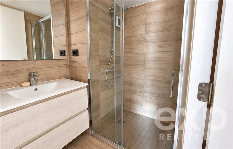 2D/2B con Terraza, AC y Excelente Conectividad - Imagen 12