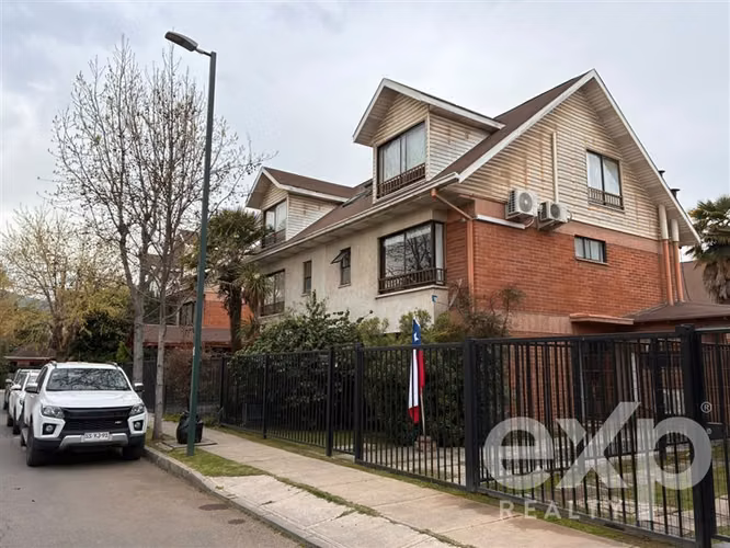 Casa en arriendo de 4 dormitorios en Fontova con Caciques