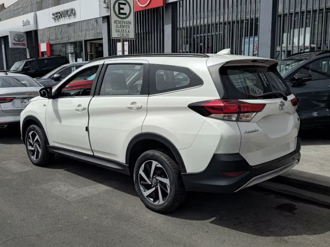 Toyota Rush 1.5 XEI 4X2 MT 5P 2023