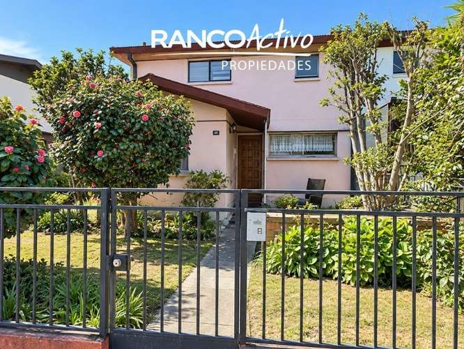 Se vende Amplia casa de 4D en Villa San Pedro + depto. indep