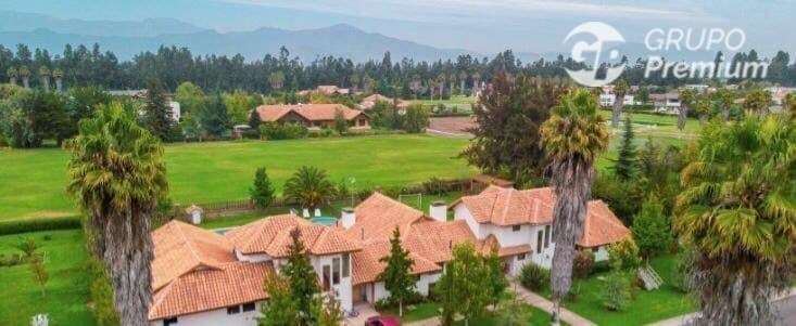 Exclusiva parcela con 2 casas con piscina y seguridad 24/7