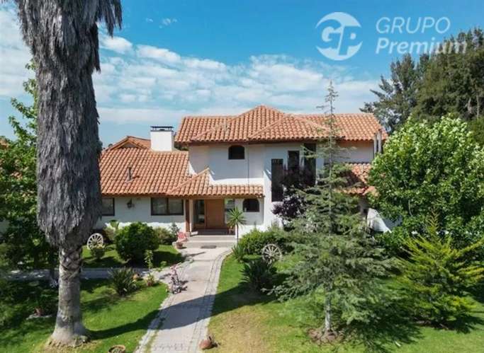 Exclusiva parcela con 2 casas con piscina y seguridad 24/7