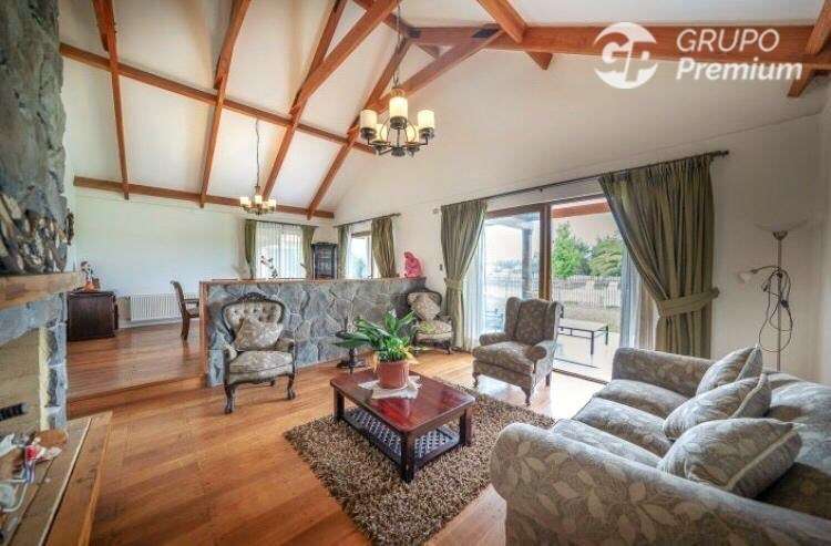 Exclusiva parcela con 2 casas con piscina y seguridad 24/7