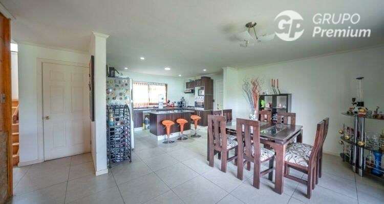 Exclusiva parcela con 2 casas con piscina y seguridad 24/7