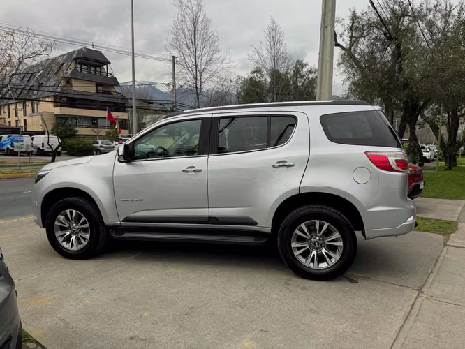 CHEVROLET TRAILBLAZER PREMIER DIESEL 2.8 AUT 4X4 3 CORRIDAS FULL CEURO CARPLAY CAMARA VER EN LAS CONDES 2020