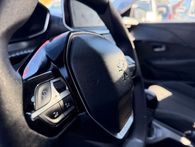 PEUGEOT 208 2023 - Imagen 12