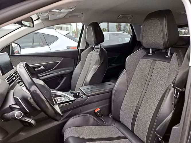 PEUGEOT 3008 2018