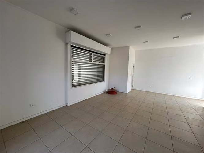 Local Comercial NUEVO A ESTRENAR / El Peumo con Av. Colina