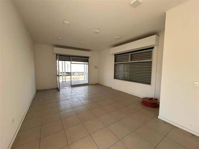 Local Comercial NUEVO A ESTRENAR / El Peumo con Av. Colina