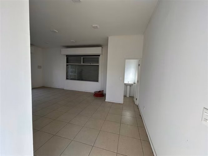 Local Comercial NUEVO A ESTRENAR / El Peumo con Av. Colina