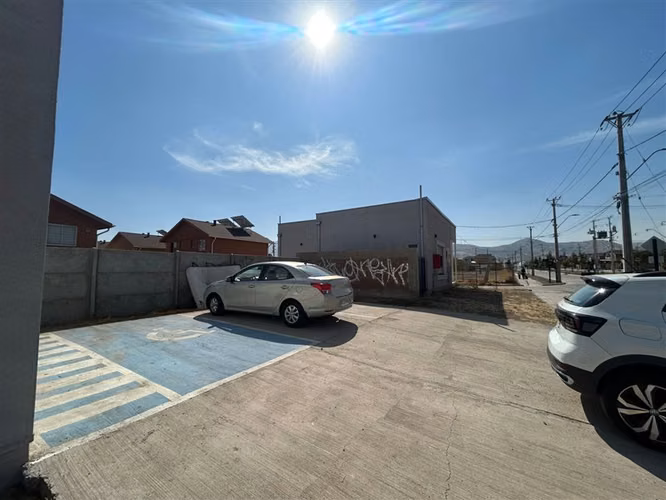 Local Comercial NUEVO A ESTRENAR / El Peumo con Av. Colina