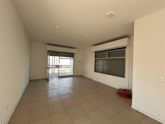 Local Comercial NUEVO A ESTRENAR / El Peumo con Av. Colina