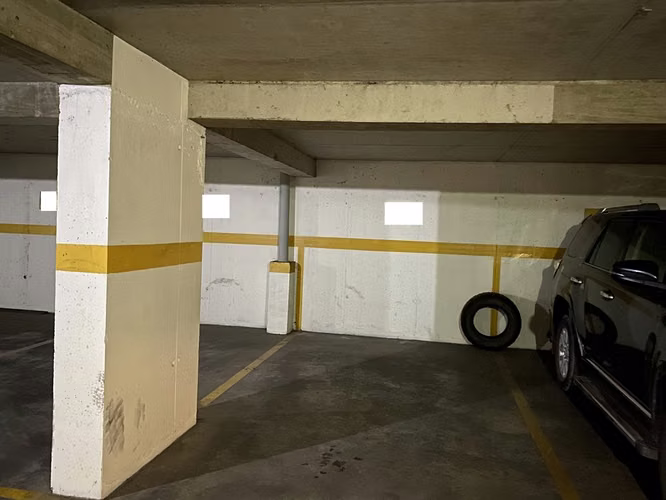 OFICINA CON ESTACIONAMIENTO Y BODEGA EDIFICIO SINERGIA, CALLE VARAS
