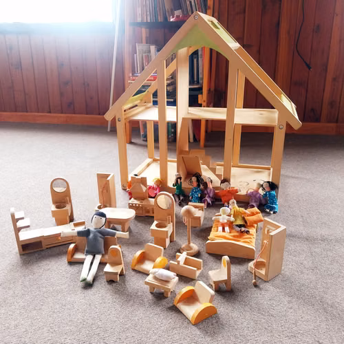 Casa de muñecas para hora de juego terapéutica - Imagen 4