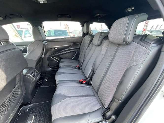 PEUGEOT 5008 2023