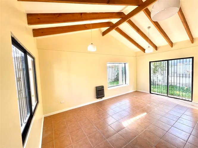 Casa en arriendo en la Cruz.3 dorm.2 baños.4 estacionamiento