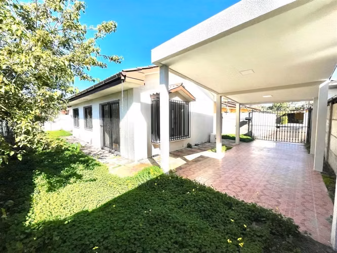 Casa en arriendo en la Cruz.3 dorm.2 baños.4 estacionamiento