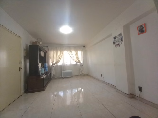 Inmejorable ubicación. Departamento en primer piso Av. Perú. Recoleta. - Imagen 3