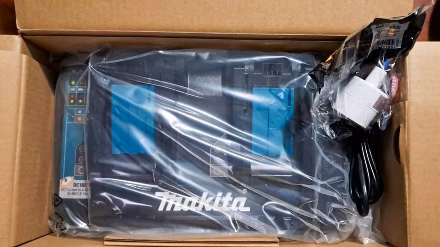 Cargador doble para baterías Makita de 18V DC18rd y 220 V (color negro)