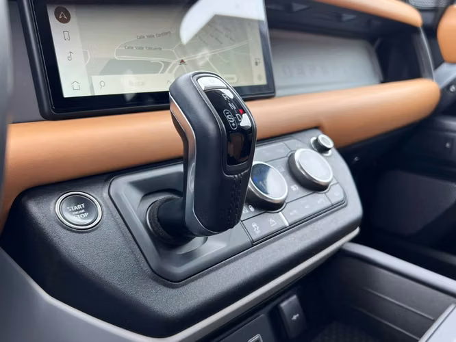 LAND ROVER DEFENDER 110 X DYNAMIC   2024
