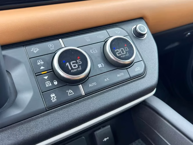 LAND ROVER DEFENDER 110 X DYNAMIC   2024