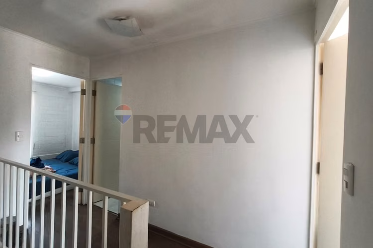 Casa de 2 pisos en arriendo,  3 d 2 b en macul - Imagen 32