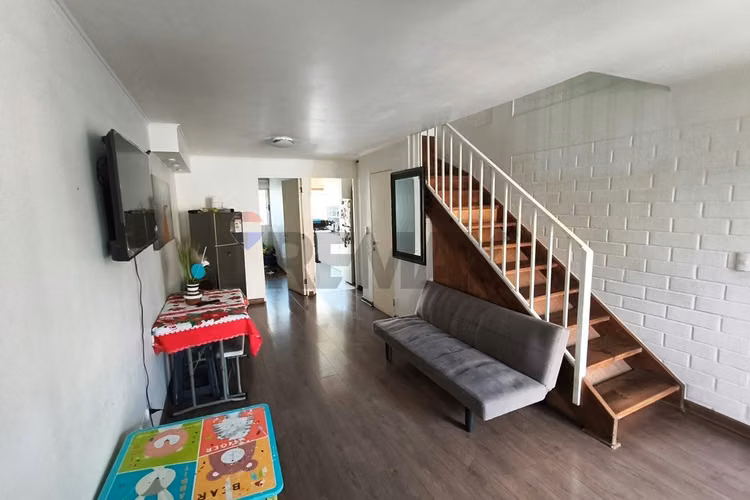 Casa de 2 pisos en arriendo,  3 d 2 b en macul - Imagen 9
