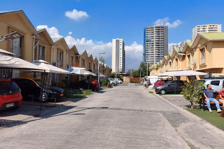Casa de 2 pisos en arriendo,  3 d 2 b en macul - Imagen 11