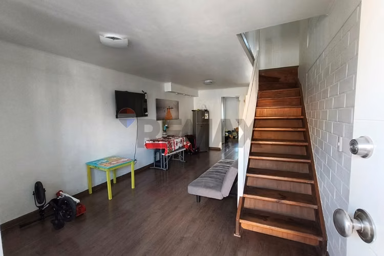 Casa de 2 pisos en arriendo,  3 d 2 b en macul - Imagen 8