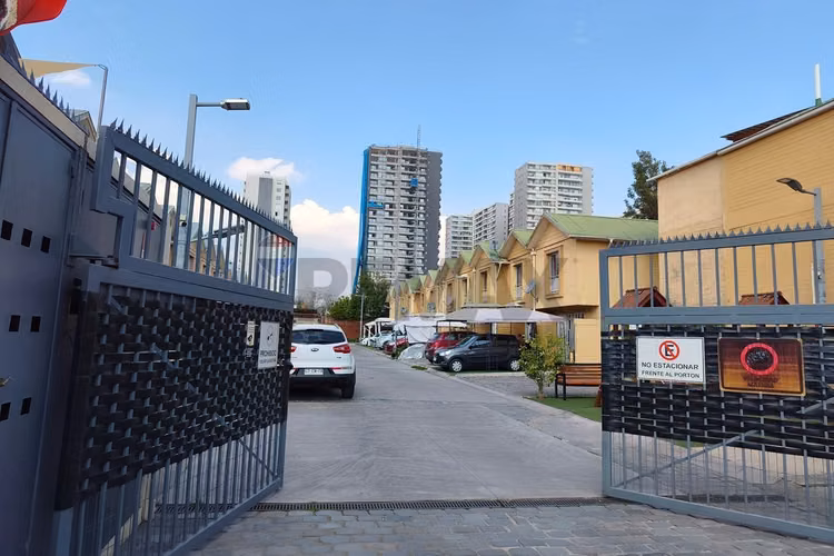 Casa de 2 pisos en arriendo,  3 d 2 b en macul - Imagen 34