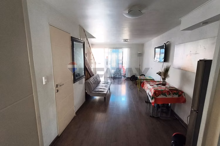 Casa de 2 pisos en arriendo,  3 d 2 b en macul - Imagen 5