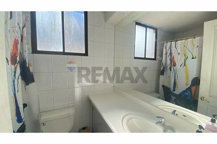 Amplia casa con piscina en san carlos de apoquindo - Imagen 12