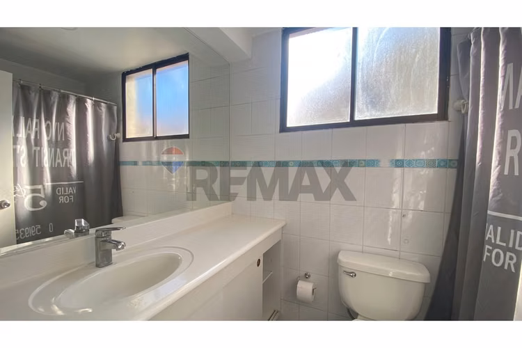 Amplia casa con piscina en san carlos de apoquindo - Imagen 10
