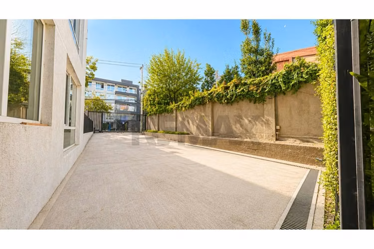 Departamento con patio y est.privado - Imagen 18