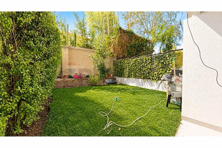 Departamento con patio y est.privado - Imagen 13