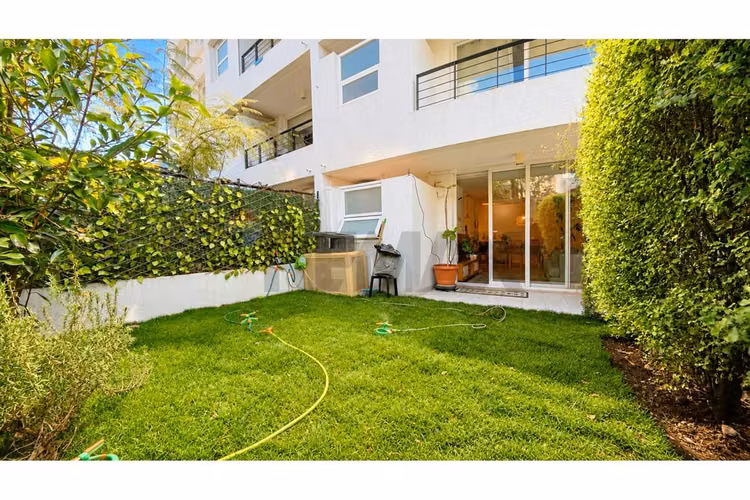Departamento con patio y est.privado - Imagen 16