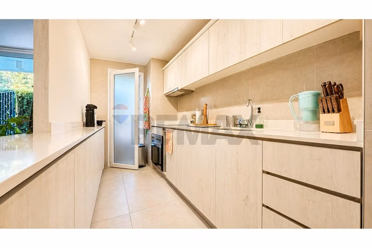 Departamento con patio y est.privado - Imagen 4