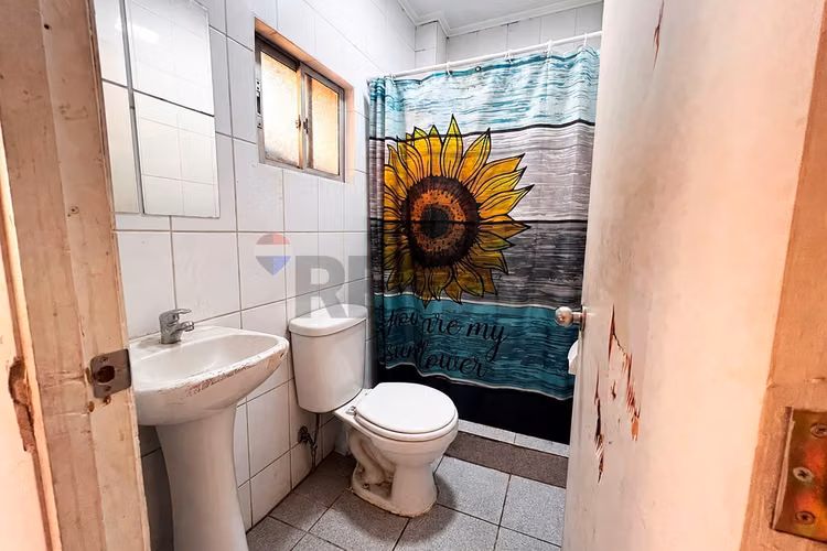 Casa familiar con amplio espacio y gran potencial - Imagen 12