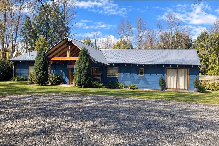 Venta 2 casas y cabaña en parcela 5.300 m²
