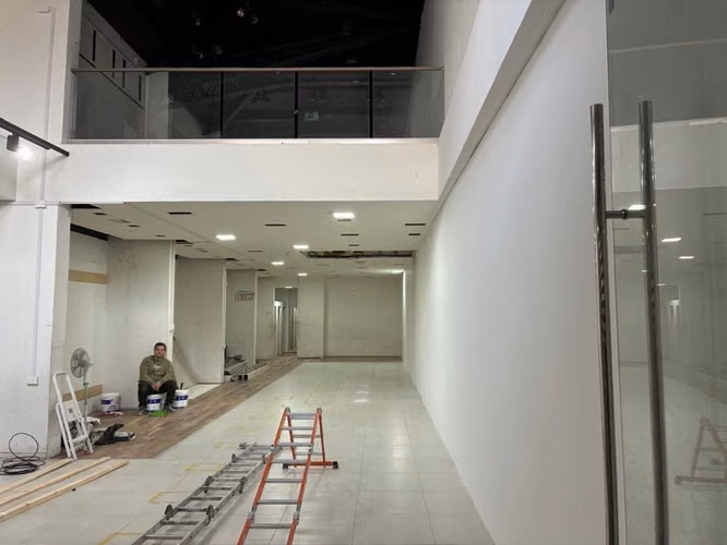Local Comercial Recien Renovado a 20 pasos de la plaza