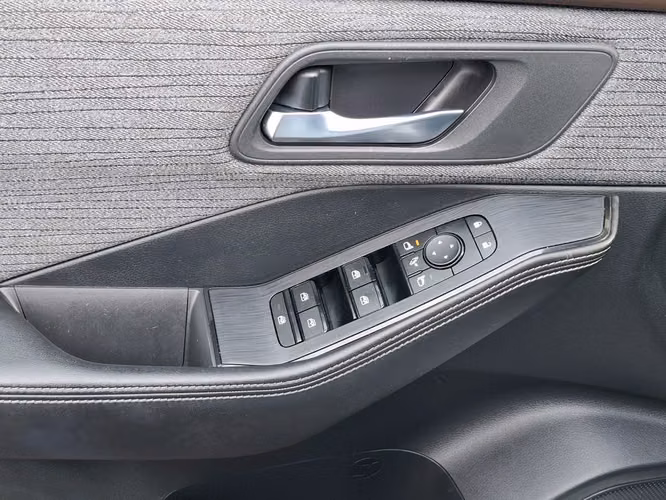 NISSAN X-TRAIL 2024