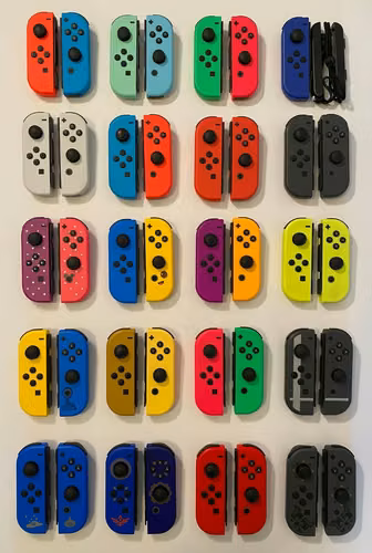 Pokeball Plus con Mew Nuevas ($35.000) Joycoins Nuevos ($25.000) Juegos Nintendo Switch (25mil)