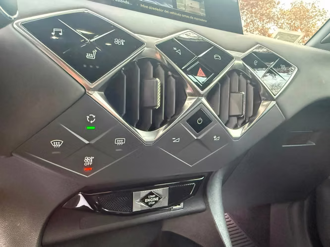 DS DS 3 Crossback 1.2 CROSSBACK LOUVRE 155 4X2 AT 5P. (2023)