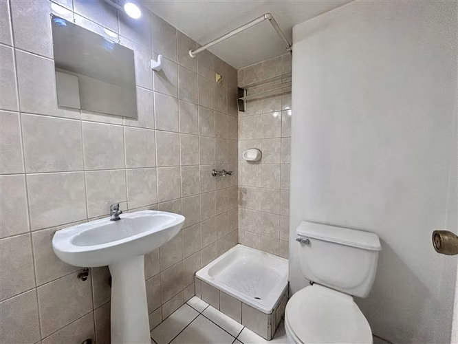 Amplio departamento en arriendo de 2 dorm 2b en Providencia - Imagen 12