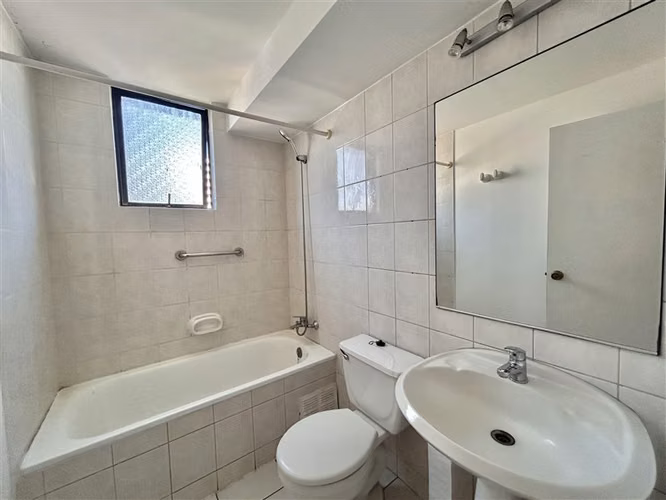 Amplio departamento en arriendo de 2 dorm 2b en Providencia - Imagen 10
