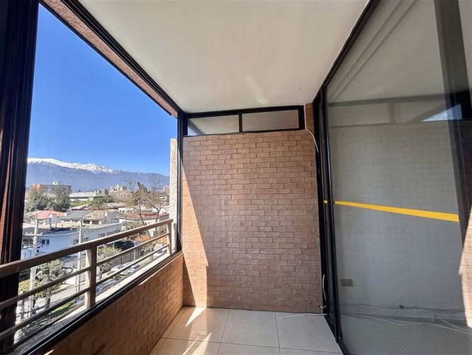 Amplio departamento en arriendo de 2 dorm 2b en Providencia - Imagen 3