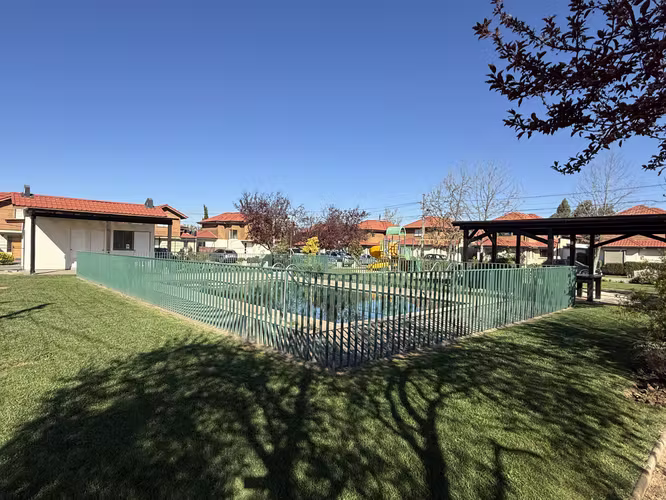 Casa 4 dormitorios en Condominio Los Sarmientos, Las Rastras