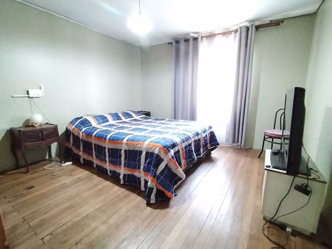 CON GRAN TERRENO, HERMOSA CASA ESQUINA SOLIDA  (182540) - Imagen 15